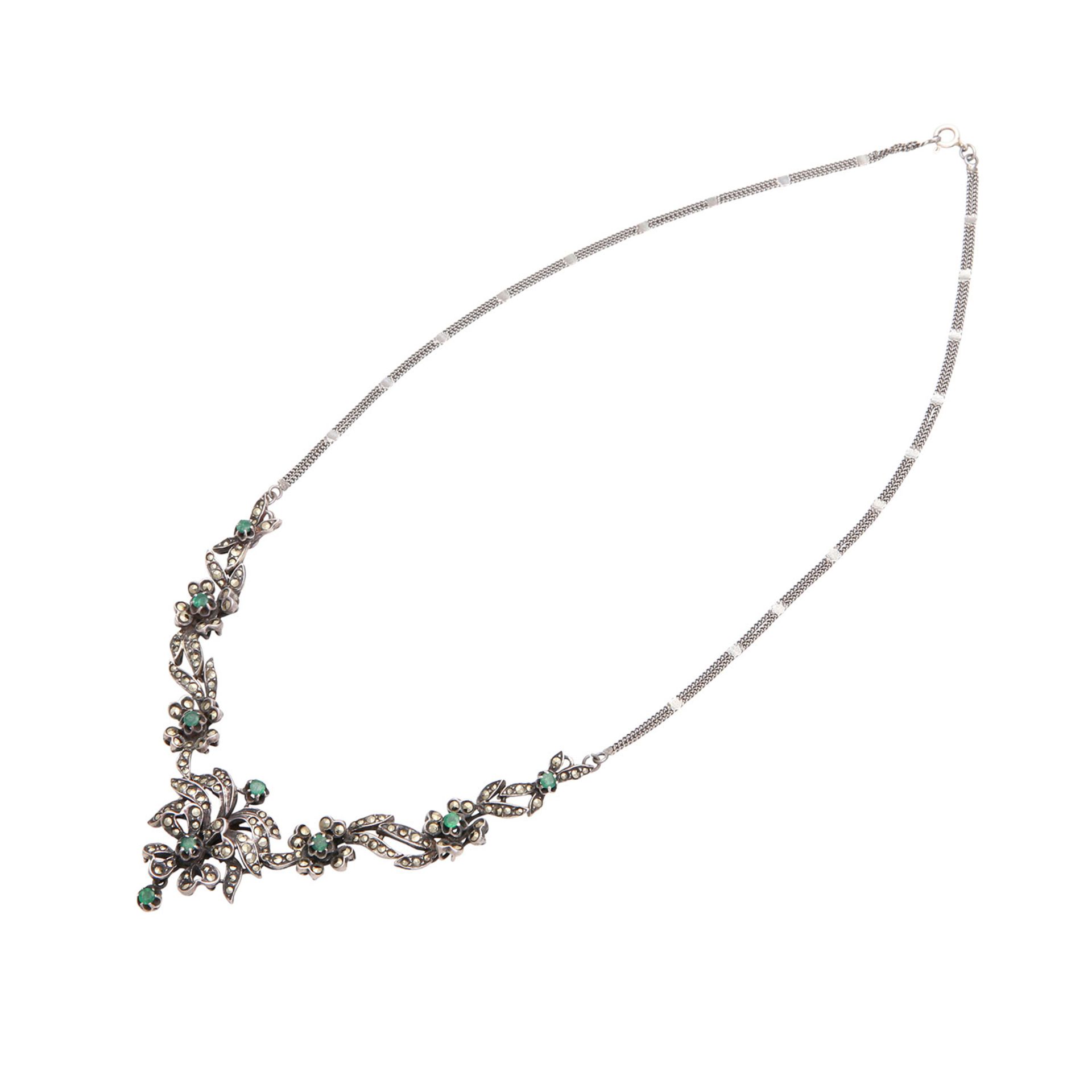 Collier bes. mit 9 Smaragden und Markasiten, Silber patiniert, L: ca. 51,5 cm, florales - Image 3 of 4