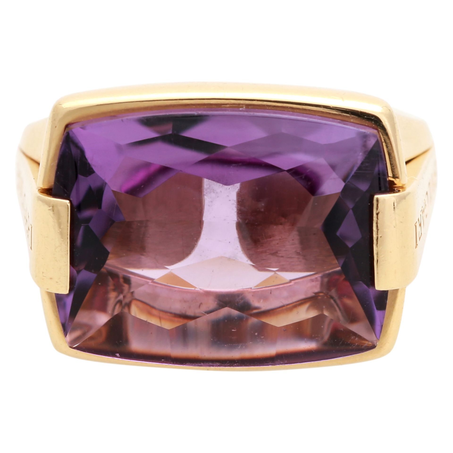 Damenring mit Amethyst im Buff-Top-Schliff (ca. 15 x 12 mm) in GG 18K. RW: ca. 45,5 (