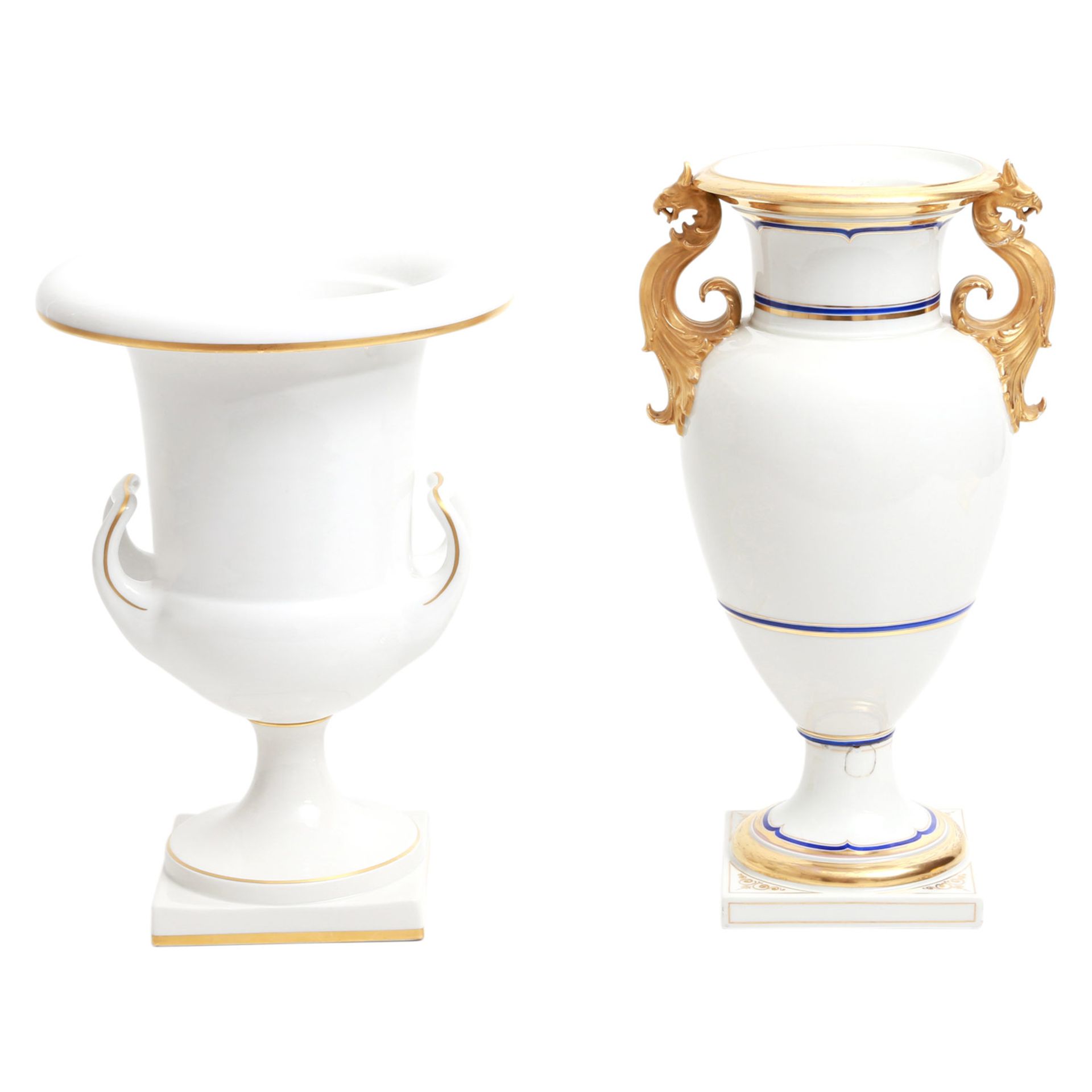 KPM 2 Vasen, 19. und 20. Jhd. Frühe 'Französische Vase' mit Greifenhenkeln nach einem Entwurf von