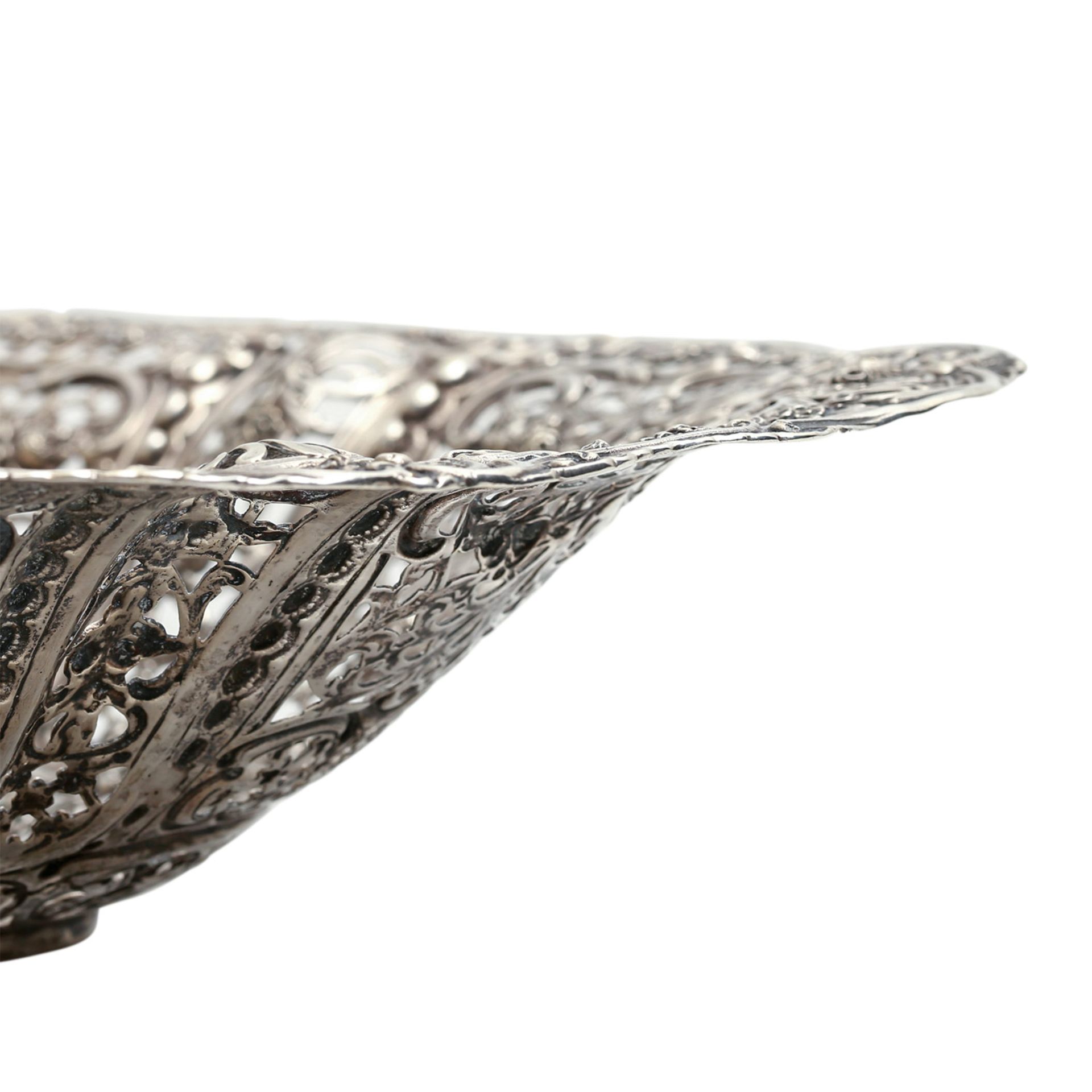 DEUTSCH Durchbruchschale 'Putti', 800 Silber, 20. Jhd. Ovale Schale mit durchbrochen gearbeiteter - Image 4 of 6