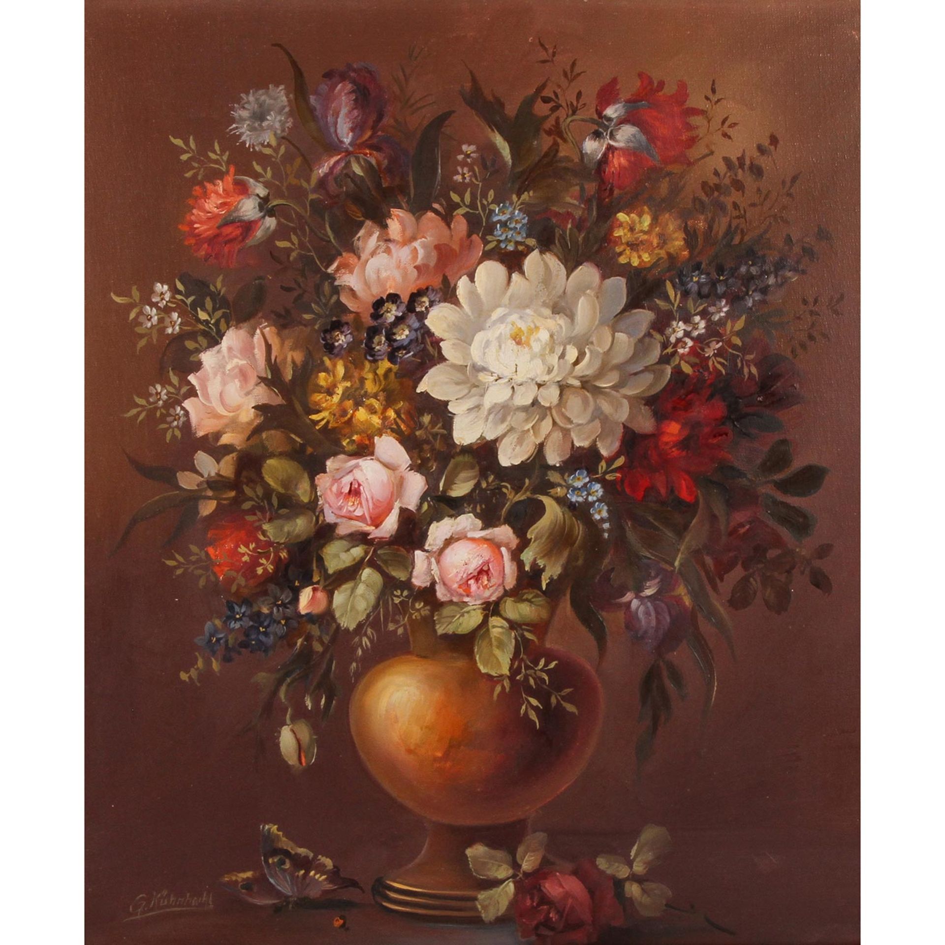 Kühnhackl, G. (Maler/in 20. Jh.), "Stillleben mit Blumenbouquet in Vase und Schmetterling", u.li.