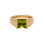 Damenring mit 1 Peridot im quadratischen Scherenschliff ca. 3 ct in GG 18K. RW: ca. 54. Leichte