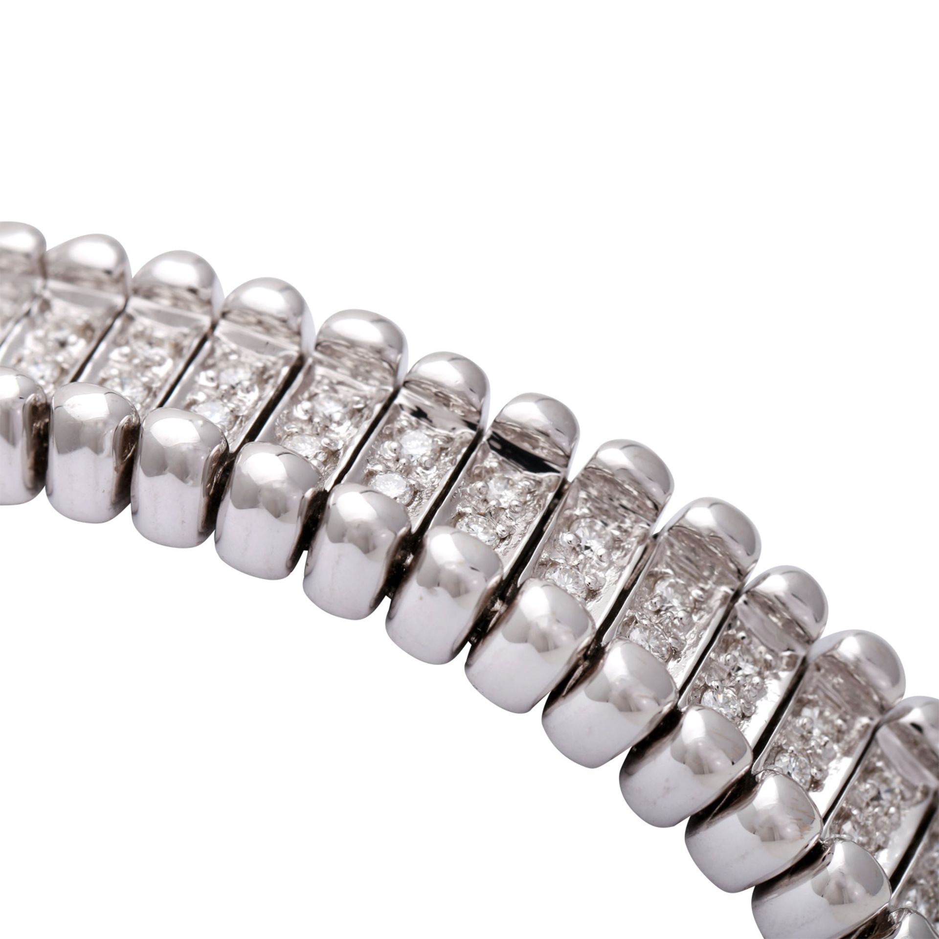 Üppig besetztes Diamantarmband mit zahlreichen Brillanten zus. ca. 1,95 ct von guter Farbe und - Bild 4 aus 4