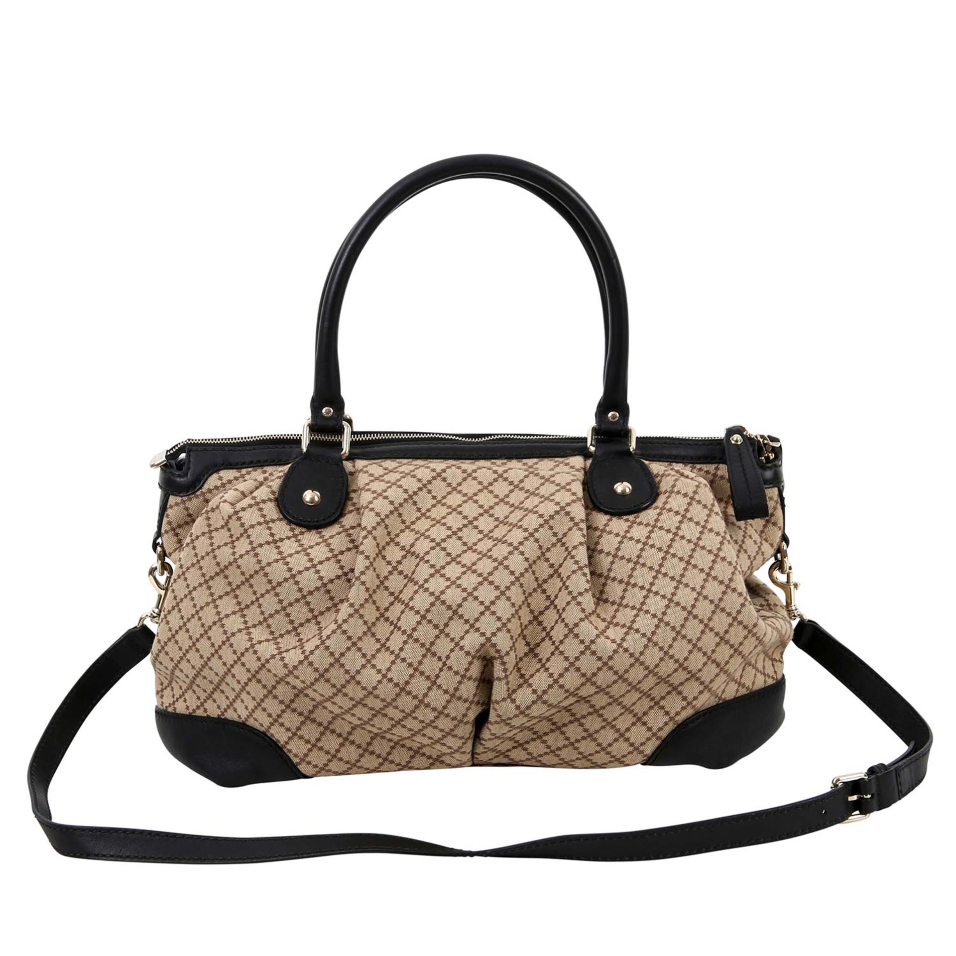 GUCCI Henkeltasche. Modell aus Textil in Beige mit brauner Bestickung und schwarzen Lederdetails.