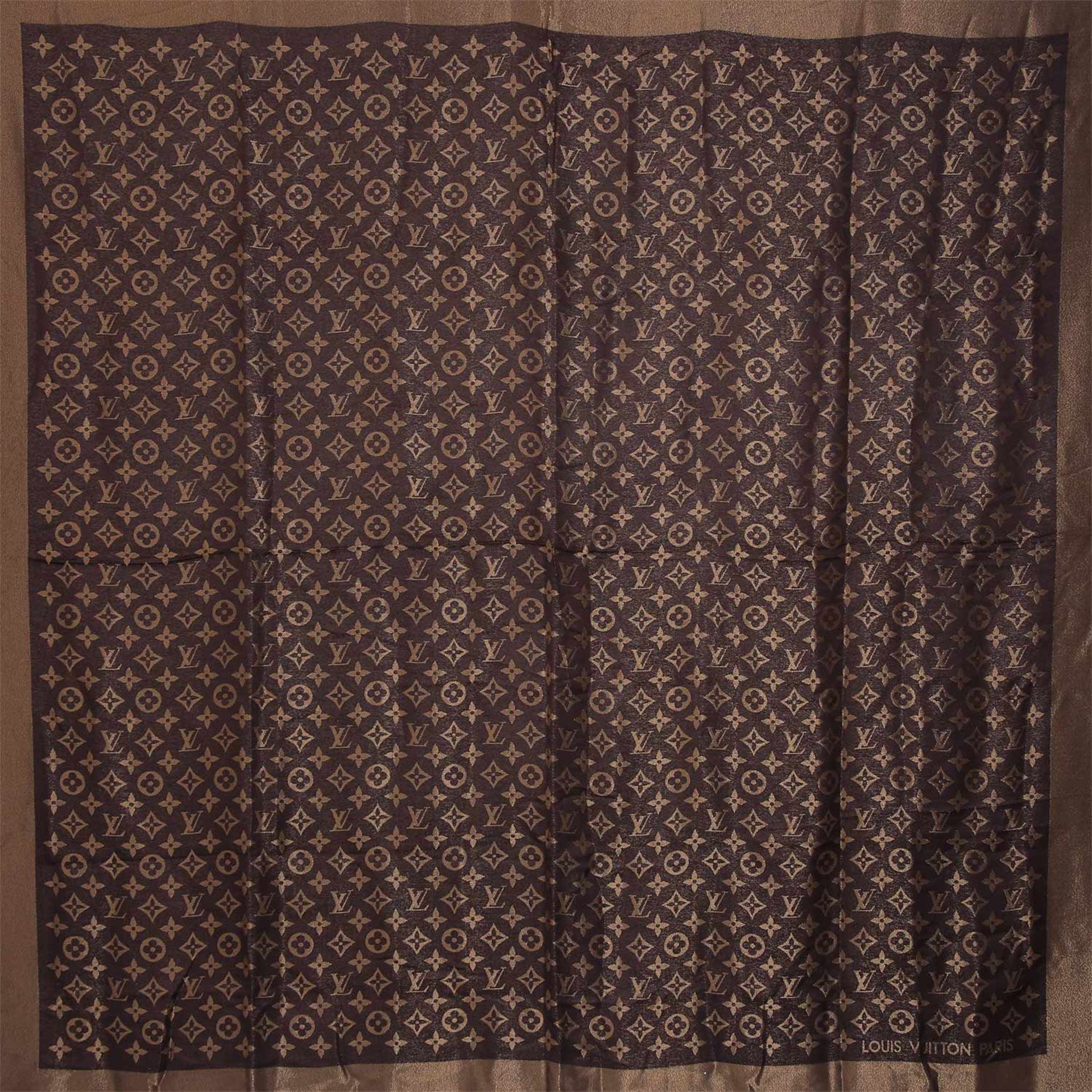 LOUIS VUITTON Foulard "SHINE MONOGRAM", akt.NP.: 460,-€. Woll-, Seidengemisch. Monogram Design in - Image 2 of 3