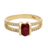 Ring mit Rubin und 32 Brillanten, zus. ca. 0,2 ct, mittlerer bis guter Farb- und Reinheitsgrad,