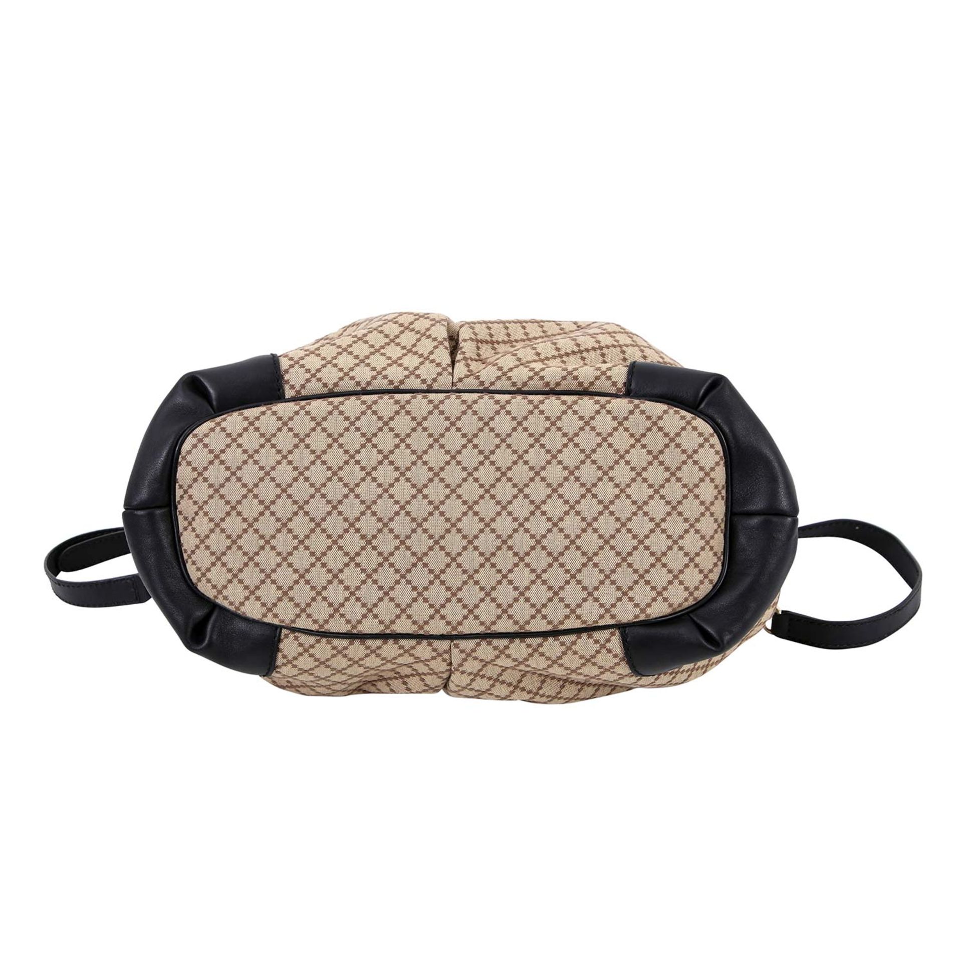 GUCCI Henkeltasche. Modell aus Textil in Beige mit brauner Bestickung und schwarzen Lederdetails. - Image 5 of 6