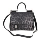 DOLCE & GABBANA Henkeltasche "SICILY", akt. NP: 1.150,-€. Beschichtetes Leder in Schwarz mit