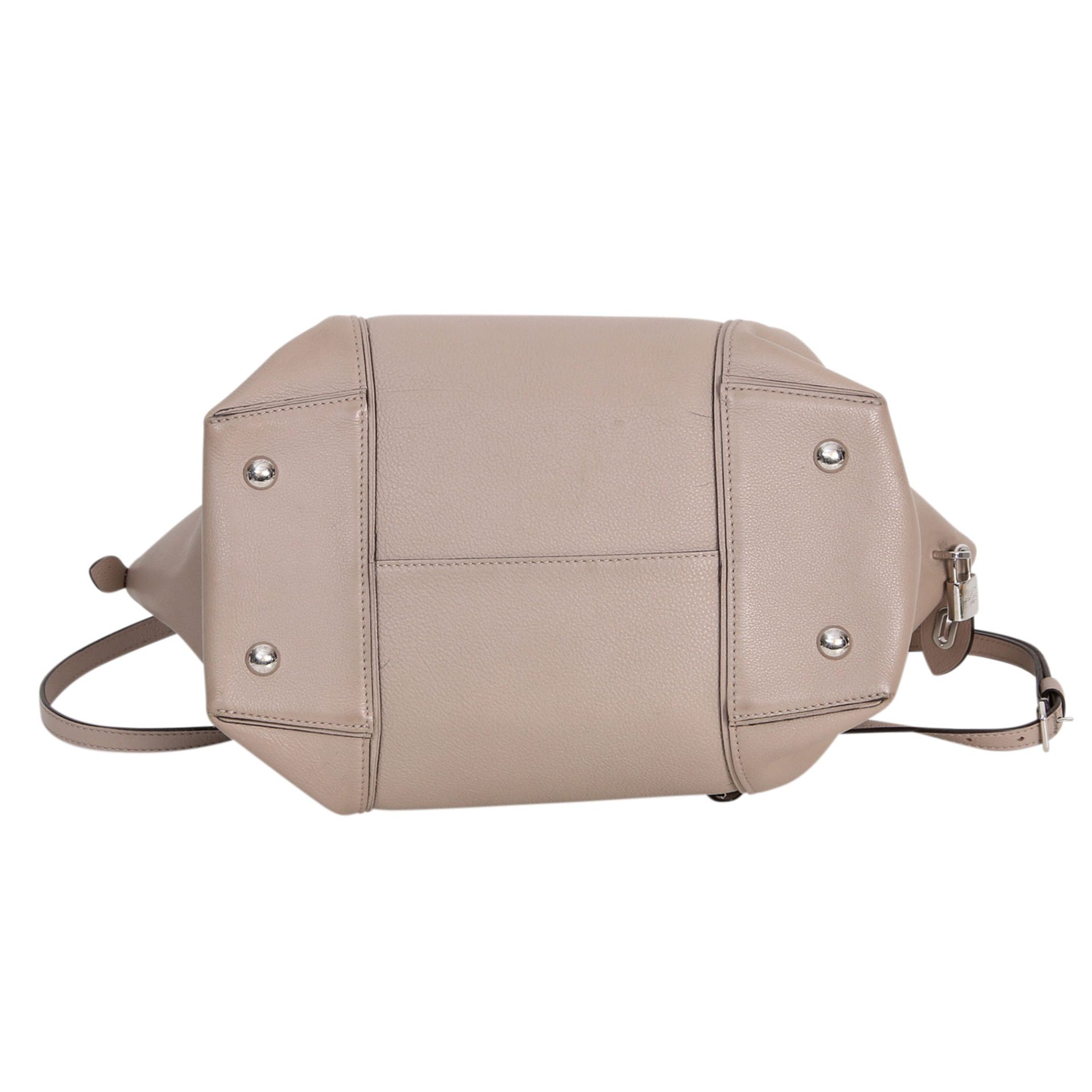 LOUIS VUITTON Henkeltasche "LOCK IT", NP. ca.: 3.150,-€. Taurillion Leder Serie in Taupe, - Image 5 of 7