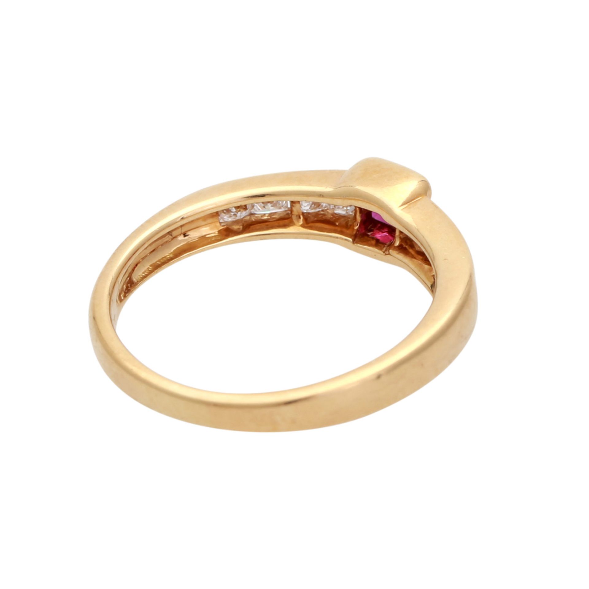 WEMPE Ring mit 1 Rubincarré und 8 Diamanten im Prinzess-Schliff, zus. ca. 0,25 ct, FW (F - G) / - Bild 3 aus 4