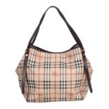 BURBERRY Shopper. Nova-Check Serie, goldfarbene Hardware, dunkelbraune Lederdetails und