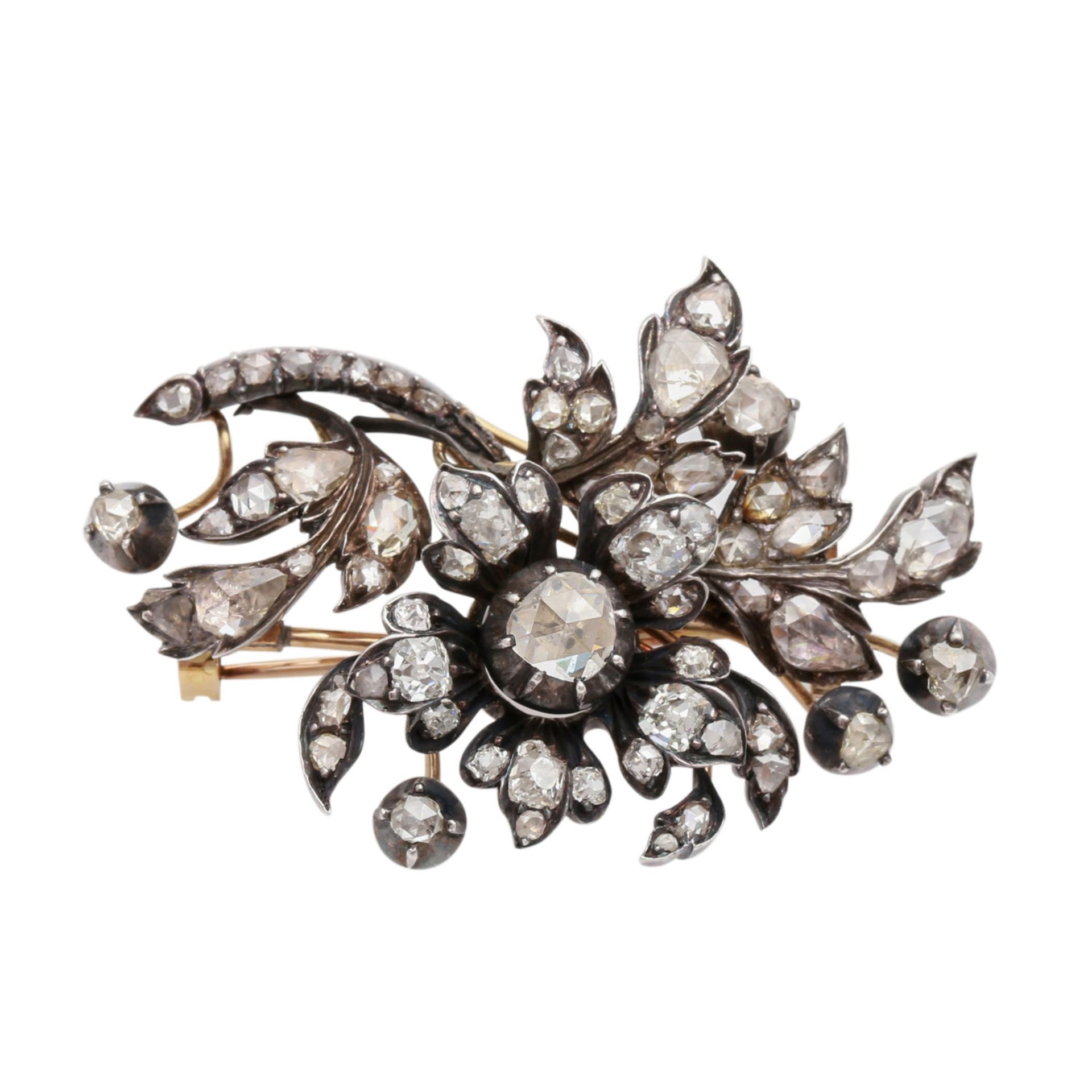 Floral gestaltete Brosche mit Diamanten im Alt- und Rosenschliff von zus. ca. 2,8 ct, WEISS - GET (H