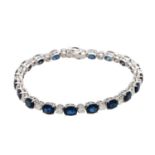 Armband mit Saphiren und Brillanten davon 19 Brillanten zus. ca. 1,9 ct, FW - WEISS (G - H) /