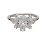 Ring mit Navette-Diamant von ca. 1,5 ct, WEISS (H) / VVS1, keine Fluoreszenz, 6 weitere Navette-