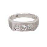 Damen- / Herrenring mit 3 Brillantenzus. ca. 0,7 ct (punz.) WEISS (H) / SI in WG 14K, RW: ca. 59,