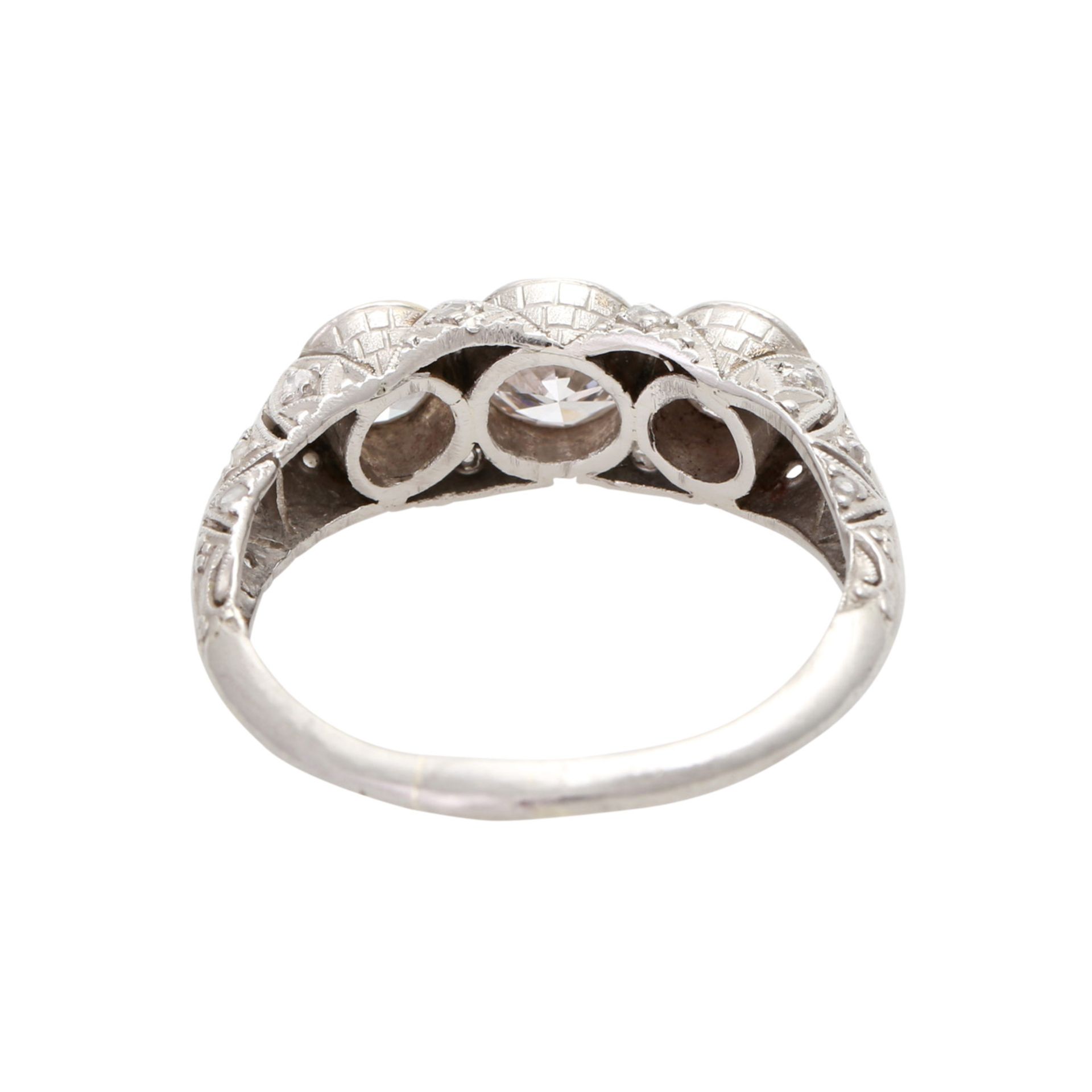Ring in antiksierendem Stil mit Diamantbesatzdavon 3 Brillanten zus. ca. 1,2 ct WEISS - LGW (H - - Image 4 of 4
