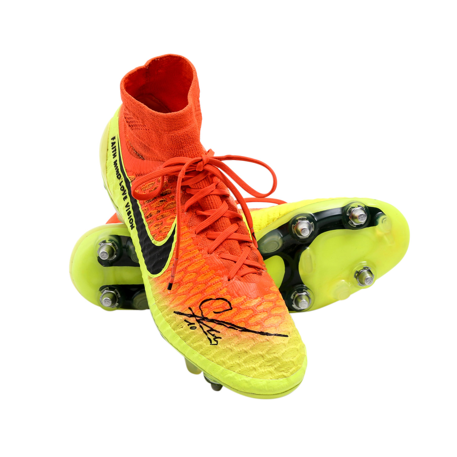 Von MARIO GÖTZE handsignierte Fussballschuhe NIKE "Magista"in Neonfarben von Gelb bis Orange. Dieses