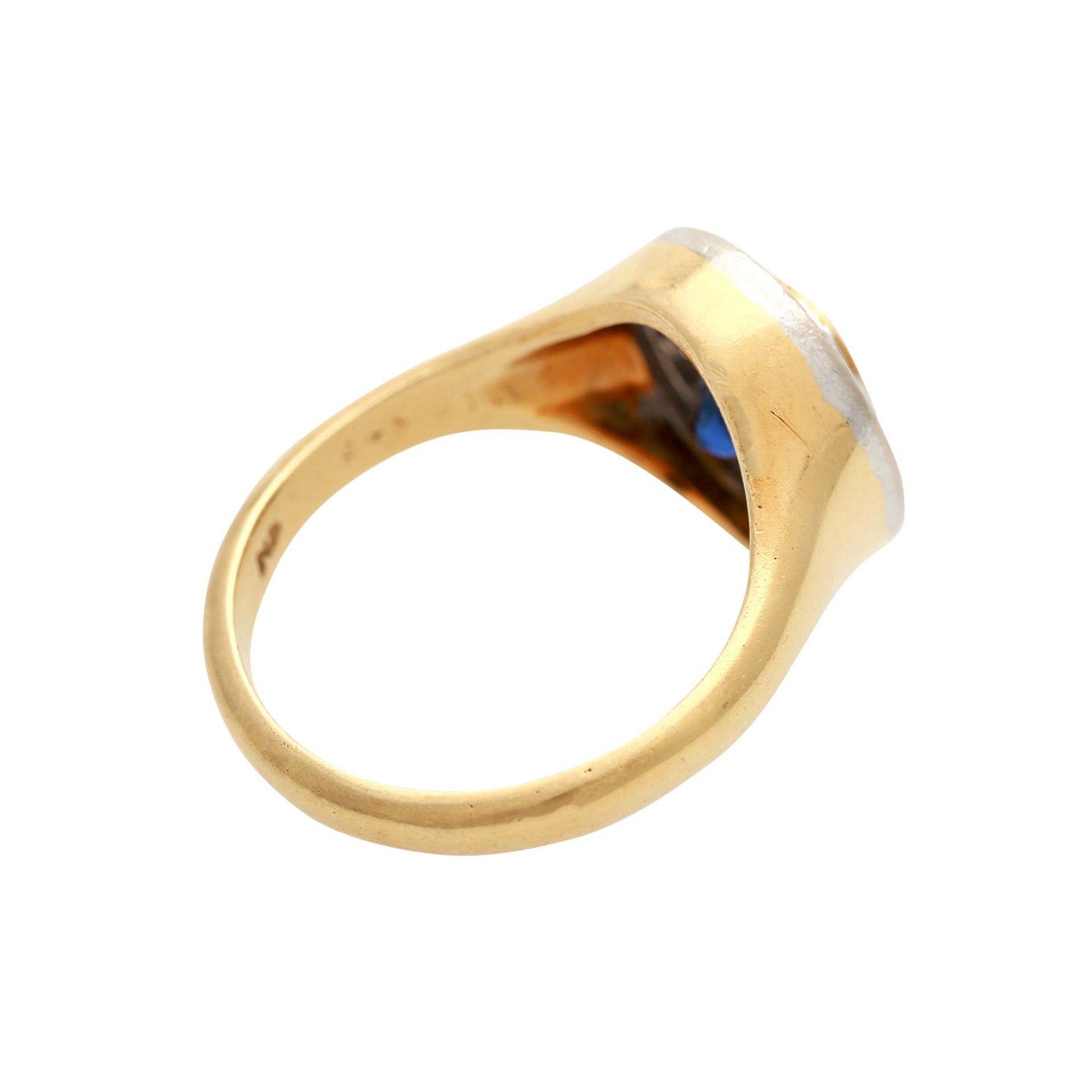 Ring mit 1 Saphir rechteckig antik facettiert,6,5 x 5,5 mm, oval entouriert von 14 Brillanten, - Image 3 of 5