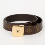 LOUIS VUITTON zeitloser Gürtel "LV CUT OUT", Länge 80cm. Letzter LP. ca.: 300,-. Monogram Canvas