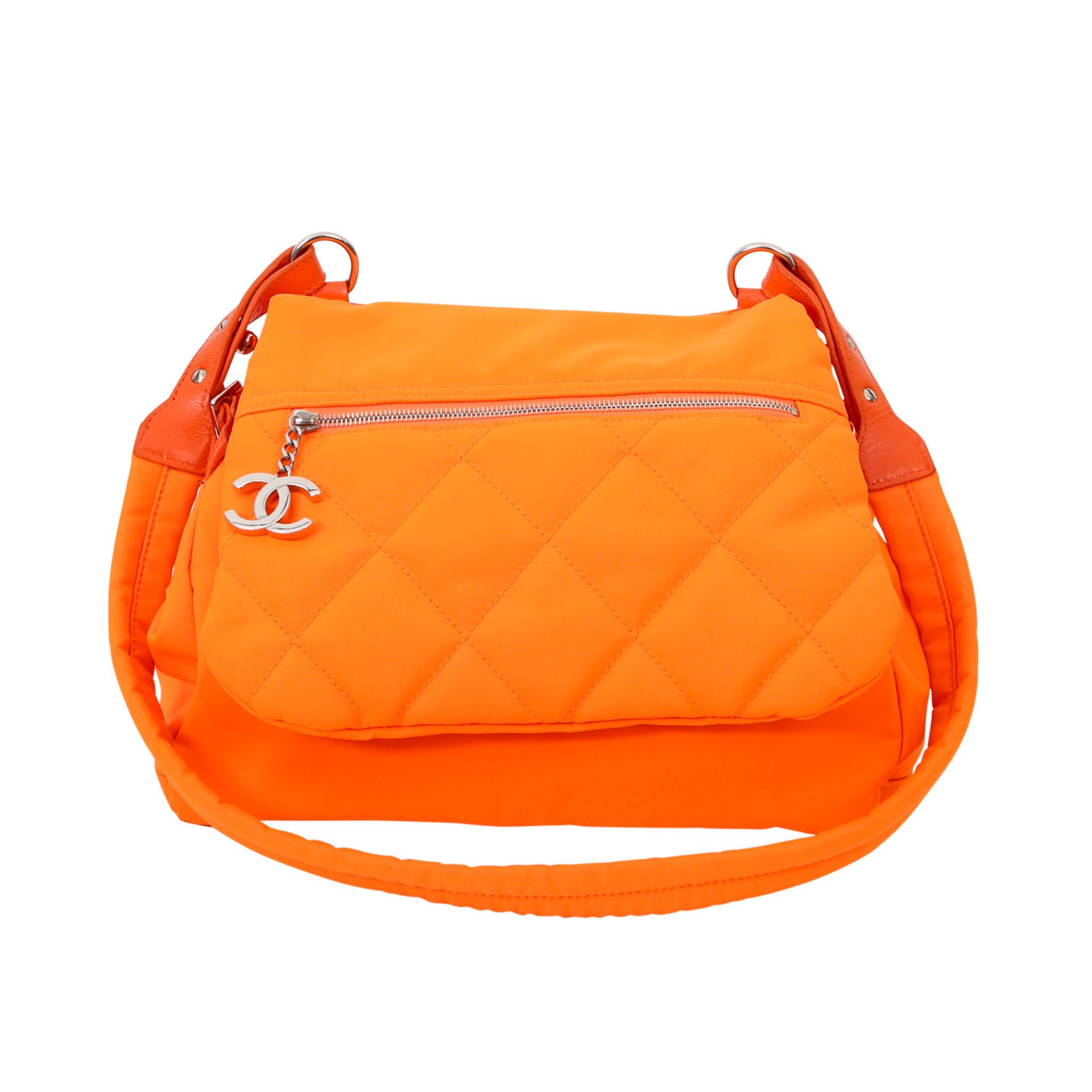 CHANEL Messengerbag, Koll. 06/08. Neonorangefarbenes, wattiertes Textil, Überschlag mit