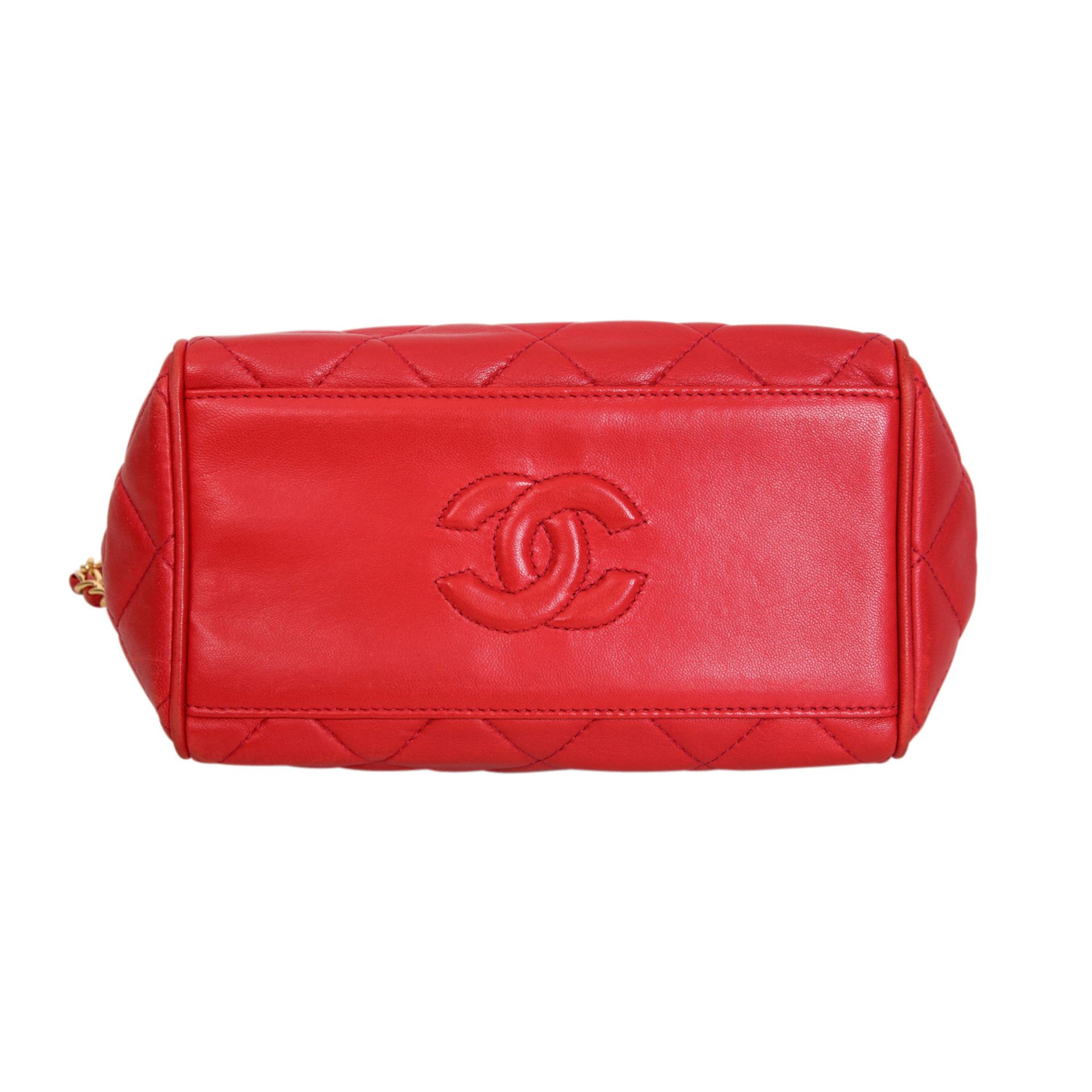 CHANEL VINTAGE Schultertasche, Koll. 1994/96. Nappaleder in Rot, goldfarbene Hardware, - Bild 5 aus 6