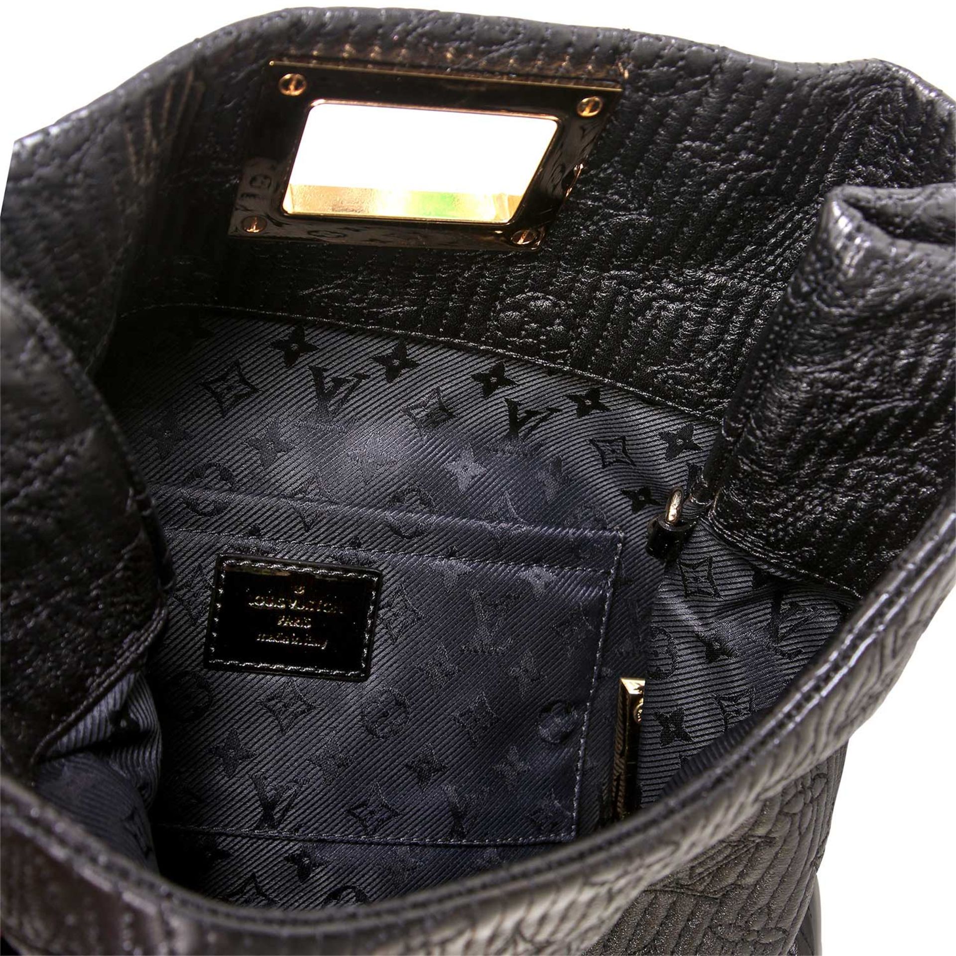 LOUIS VUITTON Clutch "ALTAIR", Koll. 2011. NP. ca.: 1.700,-€. Limited Edition. Gesteppte Monogram - Bild 7 aus 7