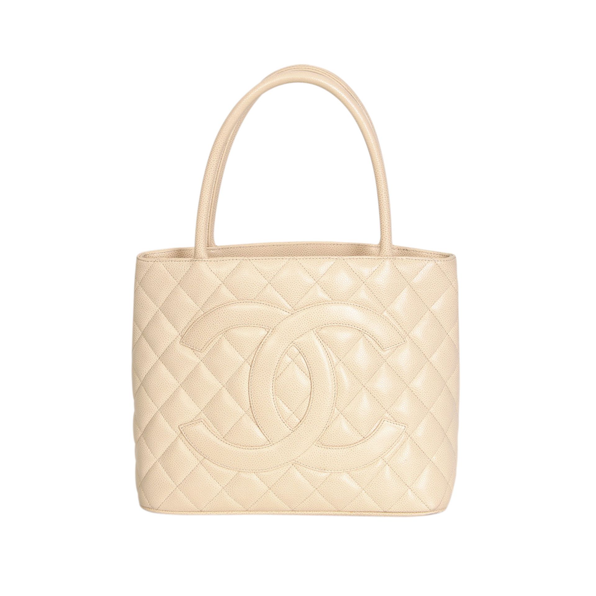 CHANEL Schultertasche "MEDALLION TOTE BAG", Koll. 2000/2002. Letzter LP.: 1.660,-€. Shopper Form aus