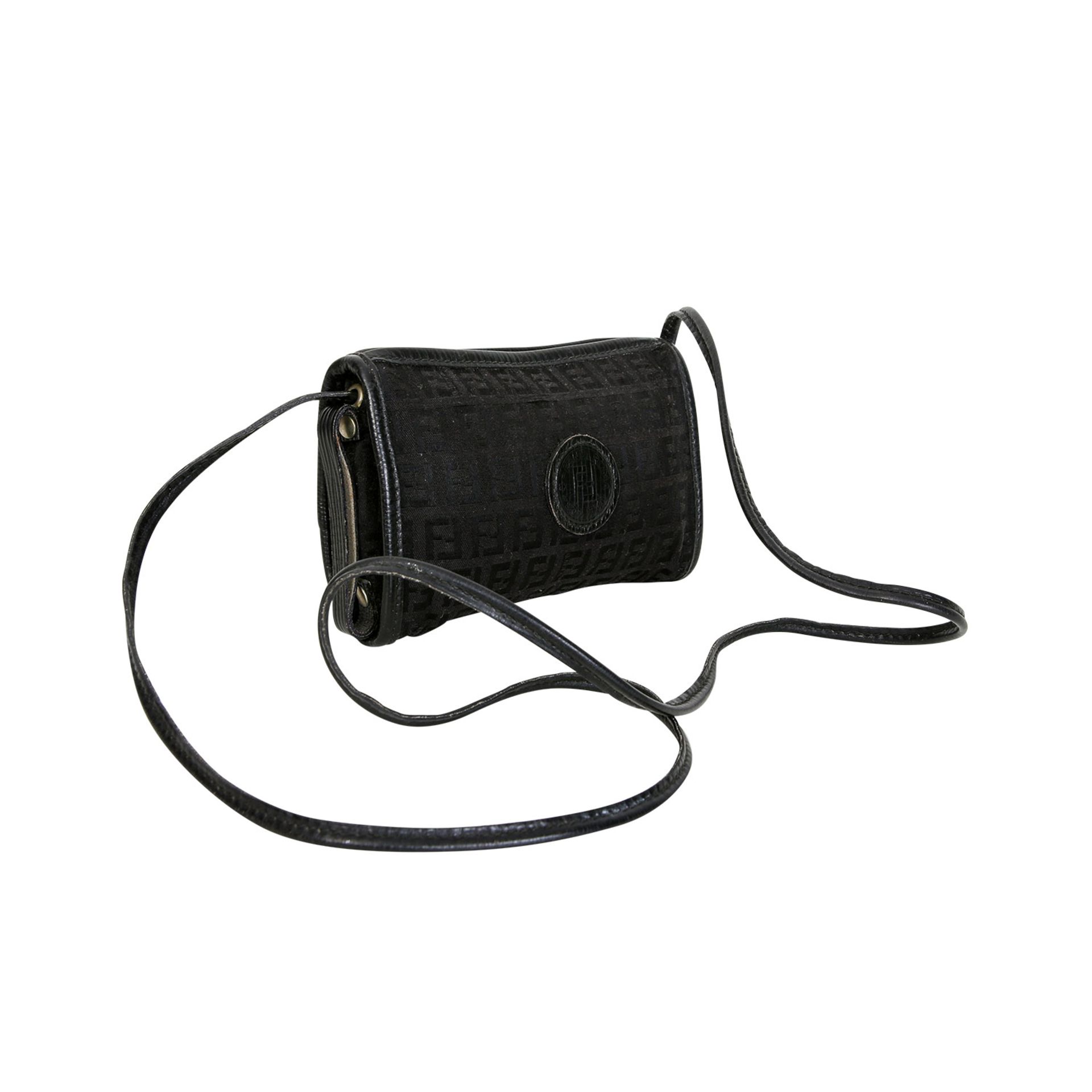 FENDI VINTAGE Schultertasche. Schwarzes Modell aus Textil mit Logo-Struktur, schwarze Leder- - Bild 2 aus 6