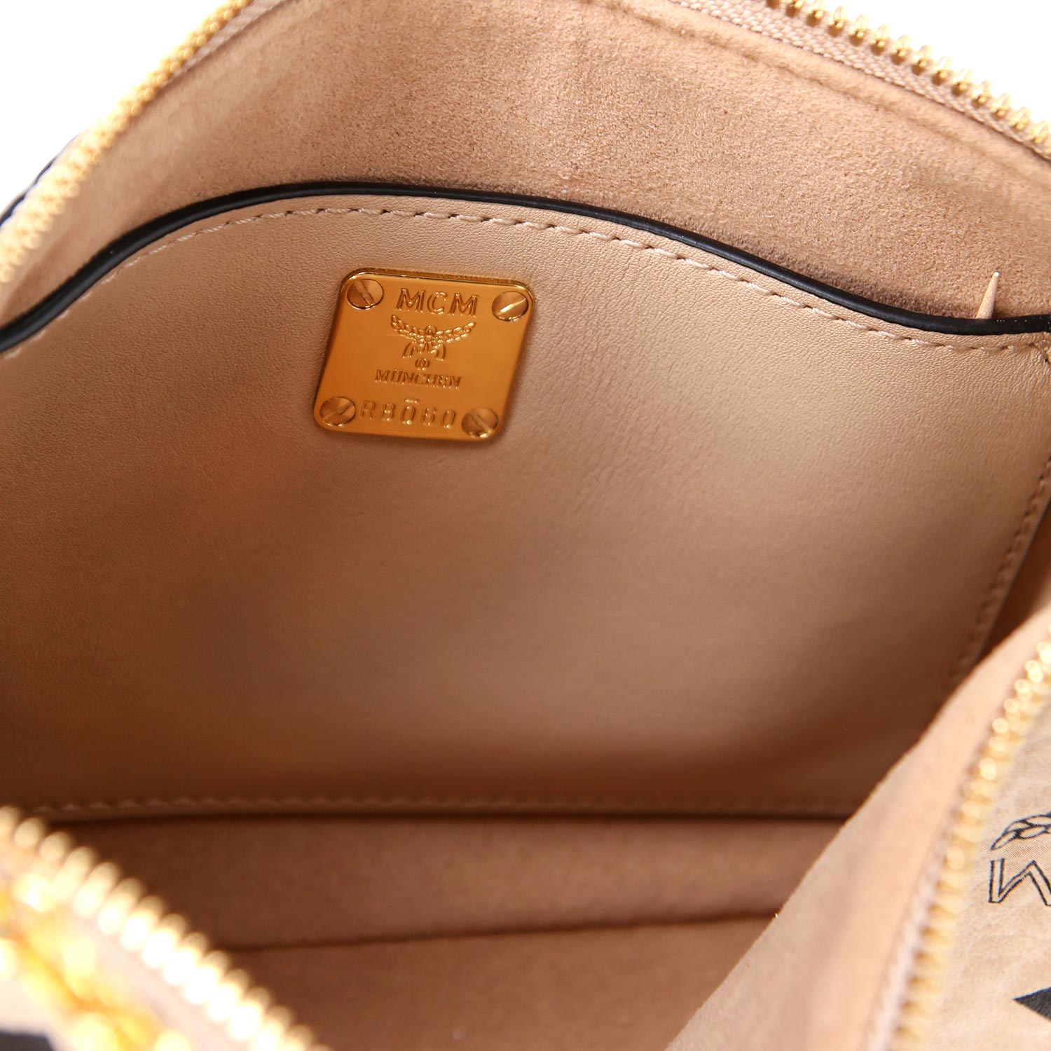 MCM Pochette "MILLIE", akt. NP.: 350,-€.Visetos Canvas Serie in Nude mit schwarzem Logo-Design. - Image 6 of 6