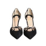 CHRISTIAN LOUBOUTIN Pumps, Gr. 41.NP. ca.: 575,-€. Wildleder in Schwarz, dekorative Schnürung,