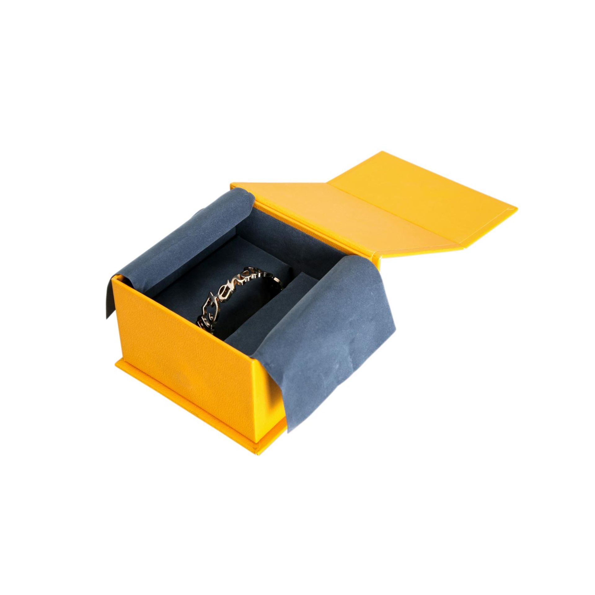 FENDI Modeschmuck-Armspange.Goldfarbene Hardware in Logoschriftzug. Durchmesser 6cm. Box anbei. - Bild 5 aus 6