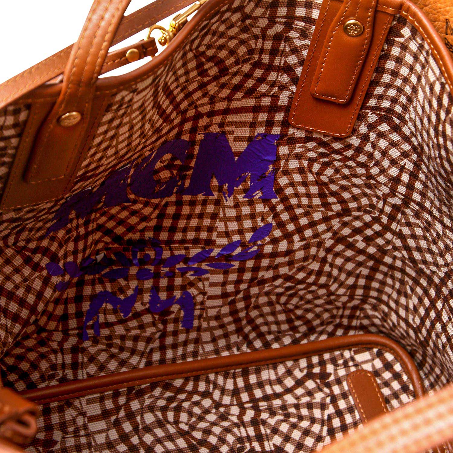 MCM Wende-Shopper "LIZ", akt. NP.: 625,-€.Visetos Canvas Serie in Cognacfarben mit schwarzem Logo- - Image 6 of 6