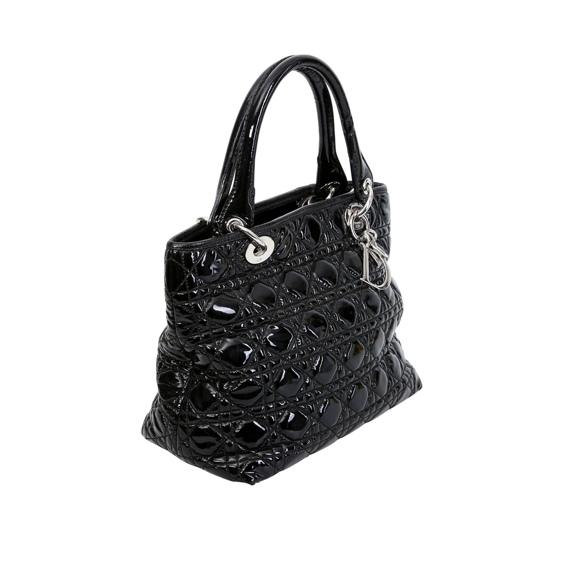 CHRISTIAN DIOR Henkeltasche "LADY DIOR SOFT".Schwarzes Lackleder-Modell mit Cannage-Steppung, - Bild 2 aus 6