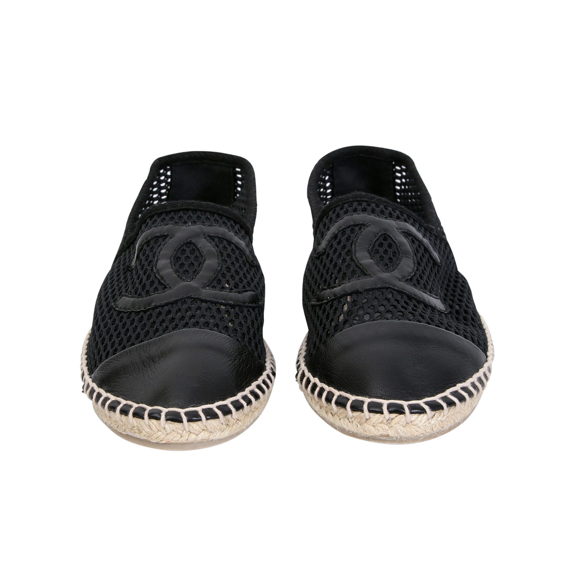 CHANEL Espadrilles, Gr. 41.Schwarzes Modell im Material-Mix aus Mesh und Lammleder, Kappe und CC-