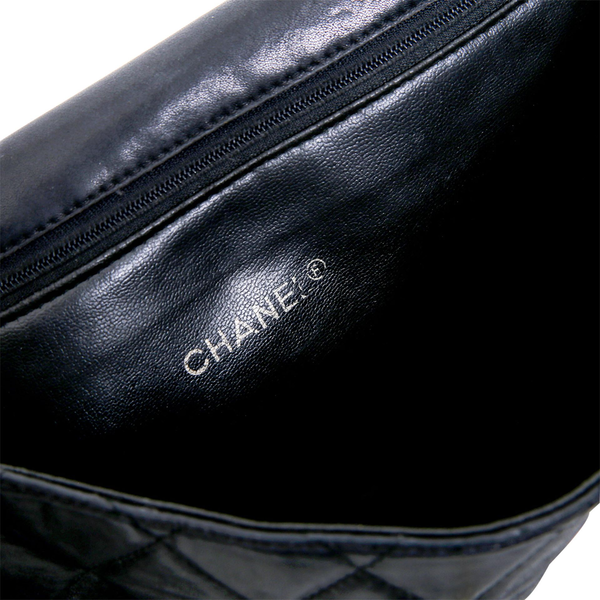 CHANEL VINTAGE Single Flap Bag, 70er Jahre.Schwarzes Nappaleder in Rauten gesteppt und wattiert, - Bild 6 aus 6