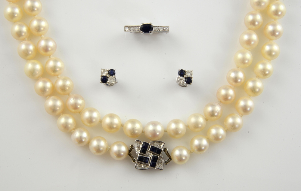String of cultured pearls with sapphire and diamond set clasp, 14 ct white gold, pearls 7.9-8.5 - Image 2 of 2
