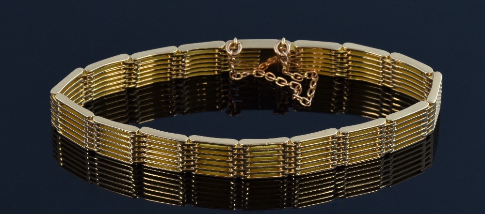 Antique 15ct gold gate bracelet, stamped 15ct with safety chain . Overall in good condition with