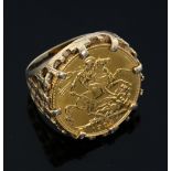 Gold ring set with Edward VII, Sovereign, 1904, claw set in a 9ct gold mount, ring size O . Gross