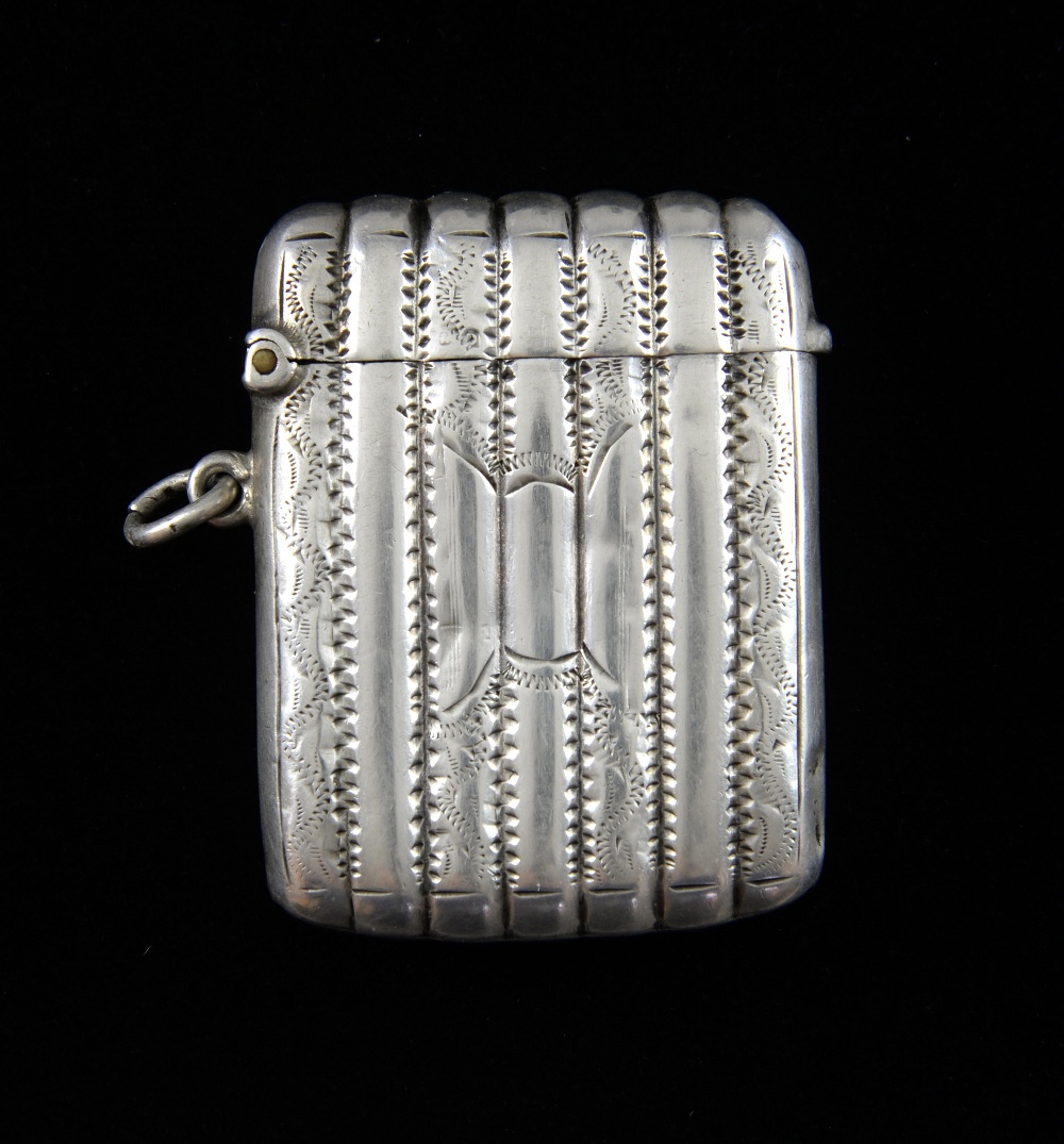 George V silver vertical reeded vesta case, by Smith & Bartlam, Birmingham 1912, 5 cms, 31 grms. - Image 2 of 4