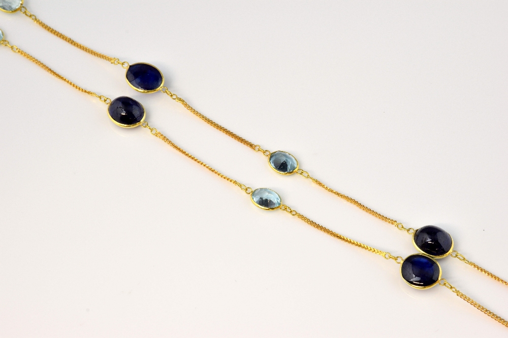 Aquamarine and sapphire necklace, eight cabochon cut sapphires, with six oval cut aquamarine, - Bild 2 aus 2
