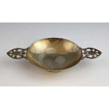 George V silver twin-handled dish on round foot, by Henry Stratford Ltd., Sheffield, 1920, 13.8oz,