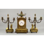 Raingo Fres, Ormolu garniture de cheminée the clock with white enamel dial, blue Roman numerals