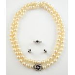 String of cultured pearls with sapphire and diamond set clasp, 14 ct white gold, pearls 7.9-8.5