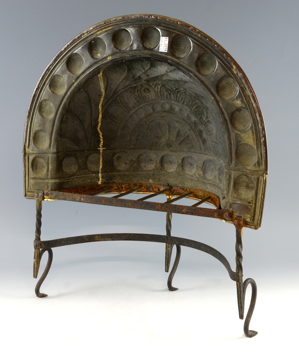 Arts and Crafts fire screen domed front with palm leaf pattern, copper studs, wrought iron base - Image 2 of 2