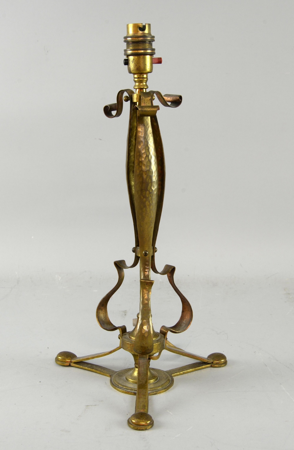 A brass table lamp with hammered finish 36cm. - Image 2 of 2