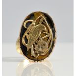 Gold ring with hardstone plaque overlaid with a gold bird and nest, 9 ct gold, stamped FM, London