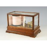 Early 20th century barograph in oak case, 19 x 31 cm.