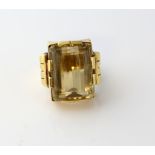 1940's gold ring set with large rectangular citrine, of approximately 19 carats, gold unmarked