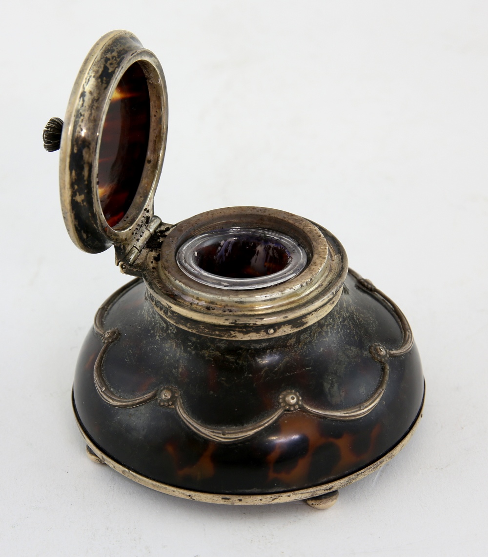 Edward VII silver and tortoiseshell mounted inkwell with floral finial, on four squashed bun feet, - Image 4 of 5