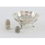 George V silver bon bon dish with scalloped edge and pierced decoration, on three scroll feet, by